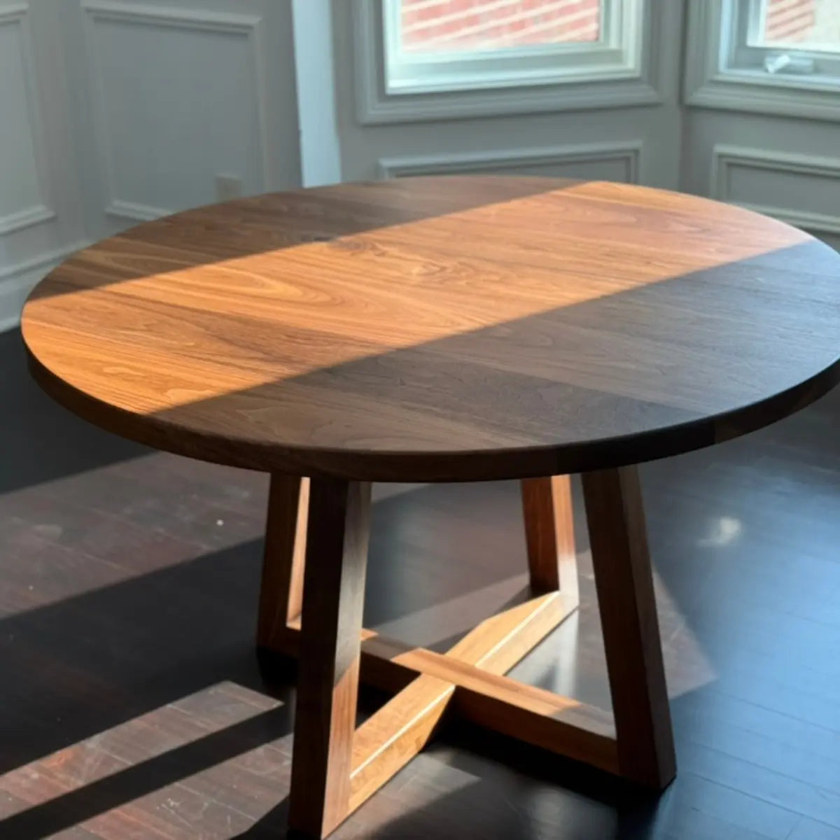 round dining table good lighting